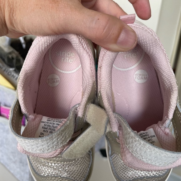Stride Rite Winslow Sneaker Size 7M. - Picture 4 of 8